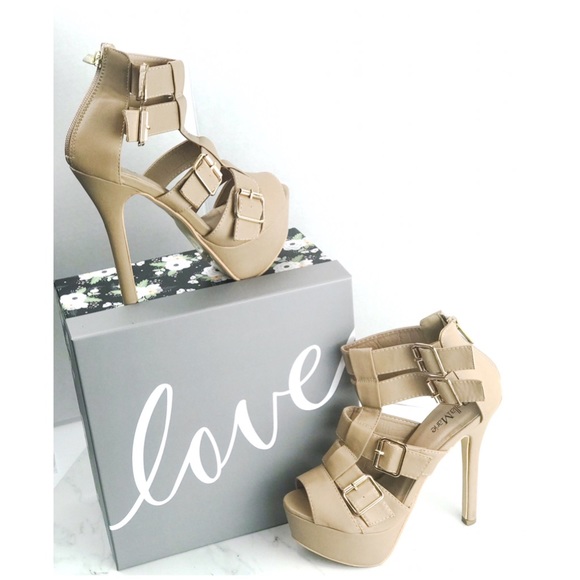 Bella Marie Shoes - ‼️Bella Marie Cage Toe with Buckle